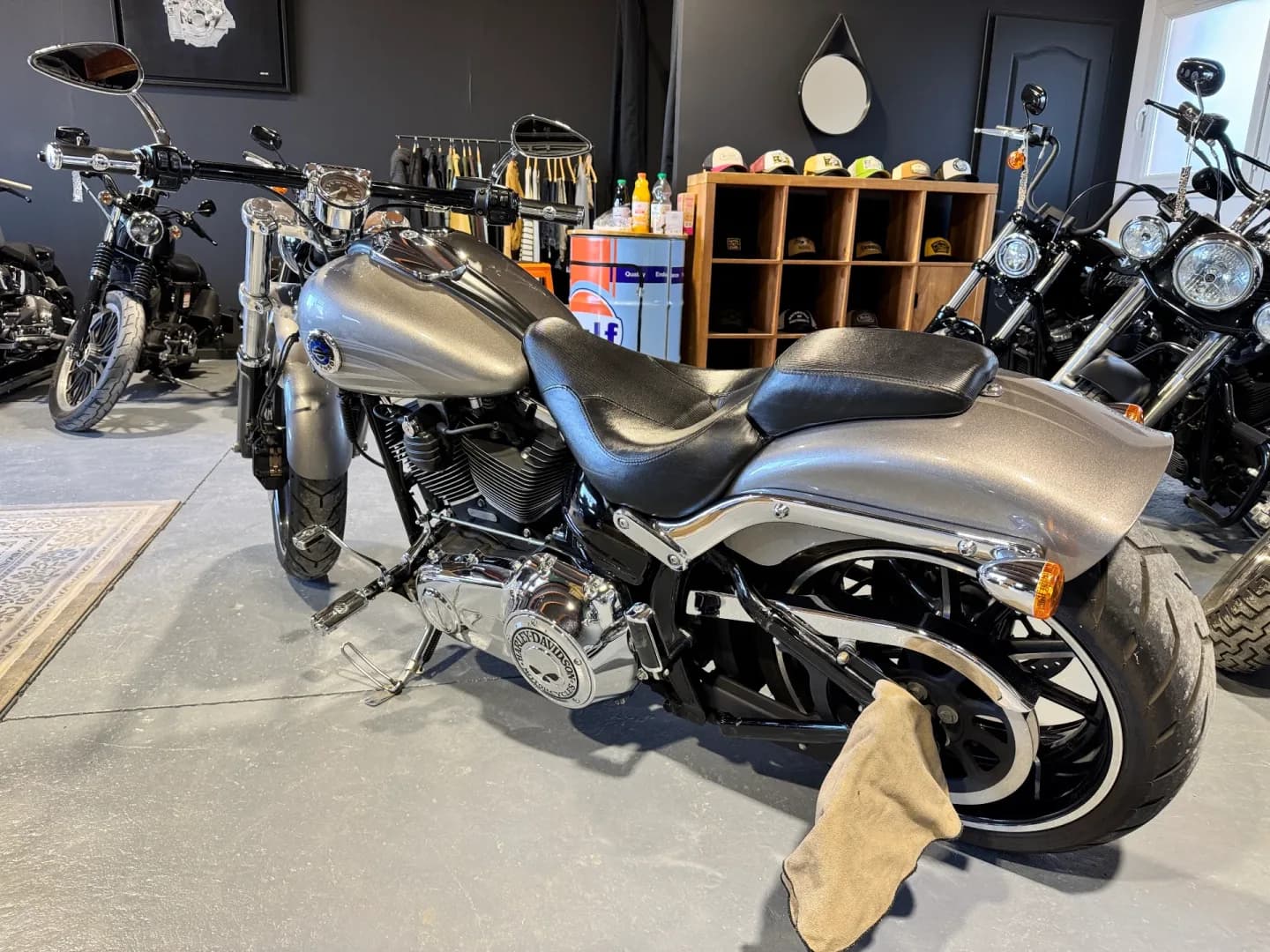 Harley Davidson Softail Breakout 1690 (103 ci) - Miniature 3
