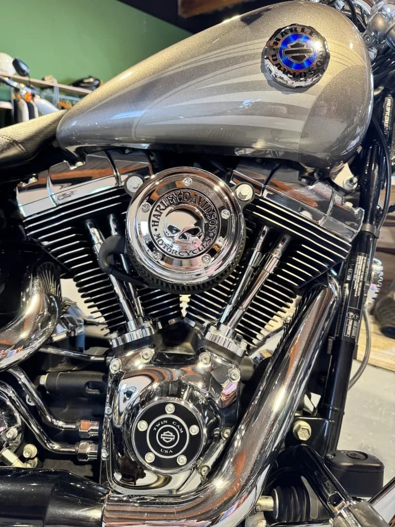 Harley Davidson Softail Breakout 1690 (103 ci) - Miniature 5