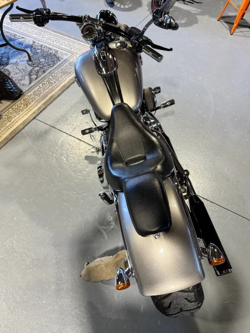 Harley Davidson Softail Breakout 1690 (103 ci) - Miniature 4