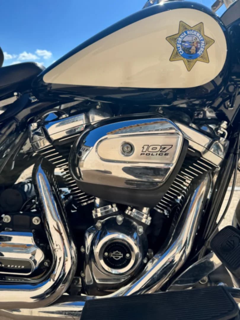 Harley Davidson  Road King Police  - Miniature 3